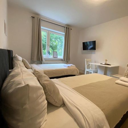 Zentrale 3-Zimmer Wohnung Mit Balkon - Perfekt Fuer Monteure Und Familien Ноймюнстер Экстерьер фото