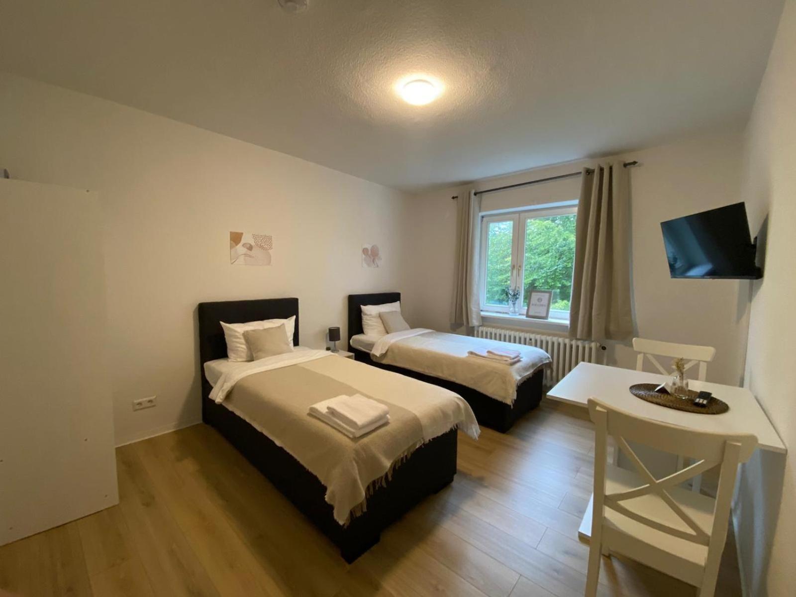 Zentrale 3-Zimmer Wohnung Mit Balkon - Perfekt Fuer Monteure Und Familien Ноймюнстер Экстерьер фото
