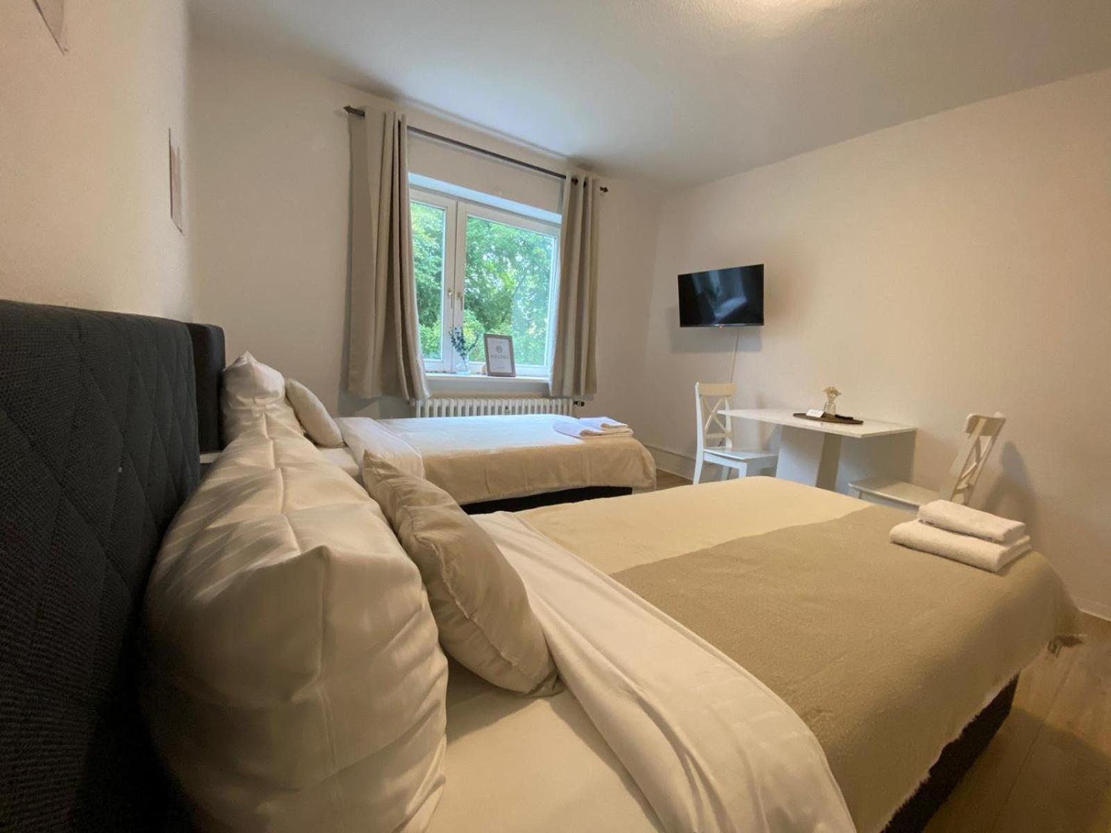 Zentrale 3-Zimmer Wohnung Mit Balkon - Perfekt Fuer Monteure Und Familien Ноймюнстер Экстерьер фото