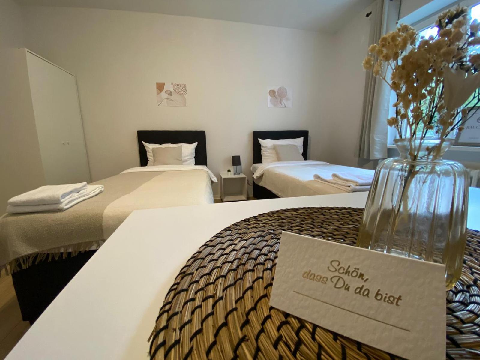 Zentrale 3-Zimmer Wohnung Mit Balkon - Perfekt Fuer Monteure Und Familien Ноймюнстер Экстерьер фото