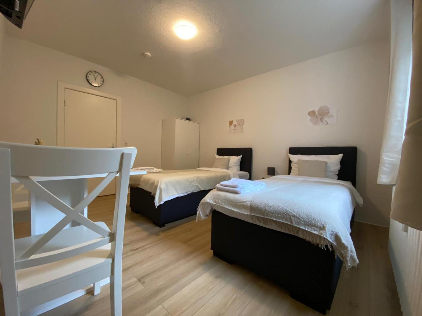 Zentrale 3-Zimmer Wohnung Mit Balkon - Perfekt Fuer Monteure Und Familien Ноймюнстер Экстерьер фото